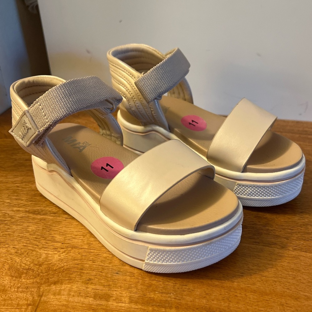 MIA Girl KIMMEE Platform Sandals – Champagne/Cream - Girls Sz 11 - Velcro Strap